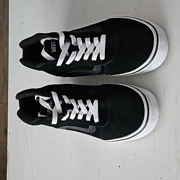 Vans - Picture 2 of 4